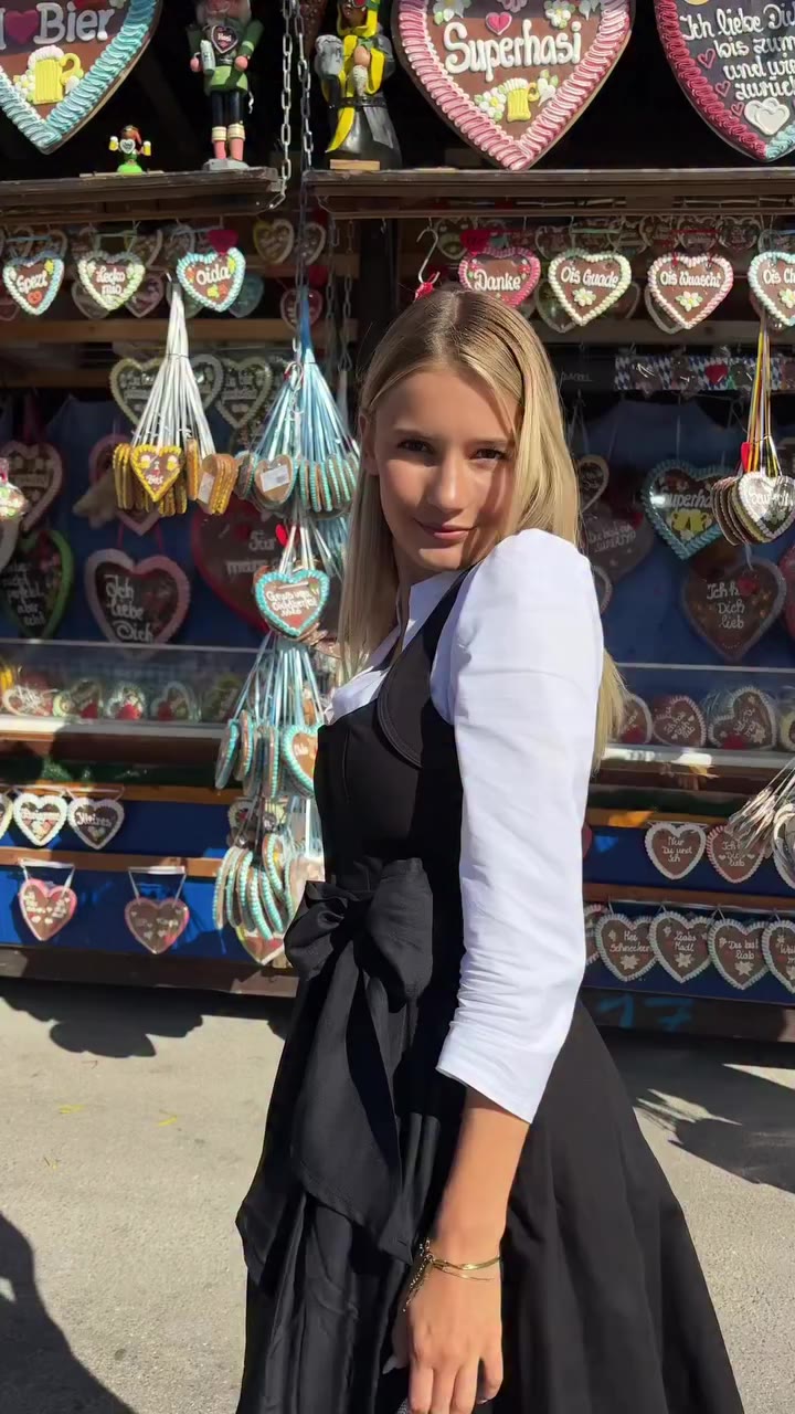 Dirndl Hermine Pure Black kombiniert mit der Bluse Malia 🖤🤍