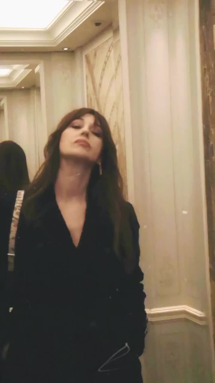 #MonicaBellucci at Vogue World Show @vogueitalia ✨@franragazzi Look: @fendi…