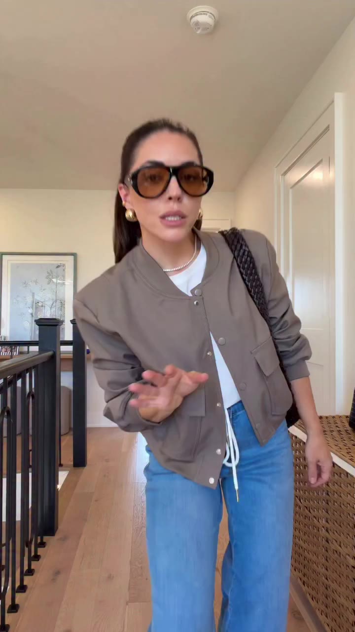 Comment SHOP if you want links sent right to your inbox 💁🏻‍♀️ These jeans…