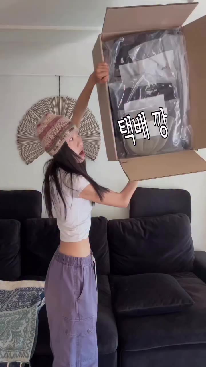 나 하고싶은말 너무 많았는데… 여튼 🫯🌀@thisisneverthat 입어보기 !!! 저 후드 입고 투다리에서 만나요 우리 !!!