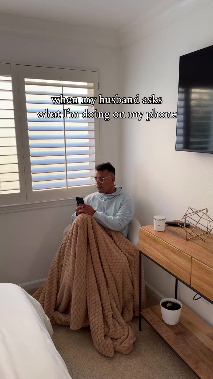 just looking 👀🛒 #marriedlife #couplehumor #shopping