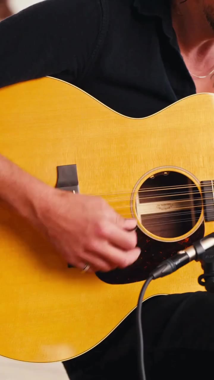 Hear the Grand J-16E 12-String in action. With its wide, expansive voice and…