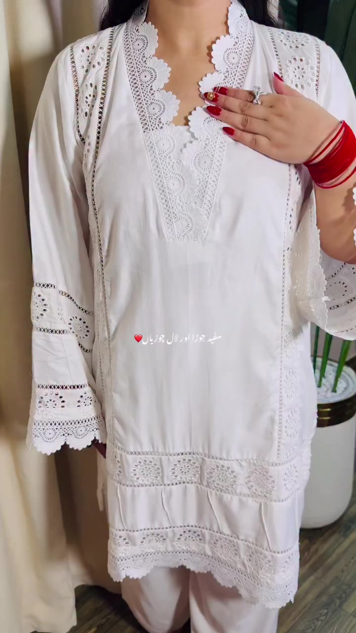 Sufaid jora or Laal churiyan♥️ 💅🏻 @eera_n_co #sufaidjora #fitcheck #rednails…
