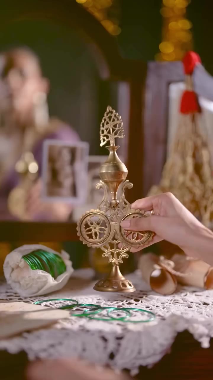 Velvet that drapes in poetry and elegance. Stay tuned for Nizka’s Makhmal…