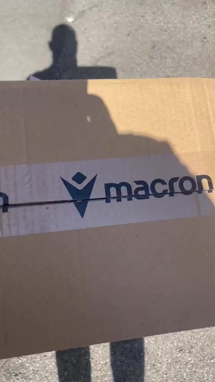Un trio di maglie epico di @macronfootball per una coreografia epica in una…