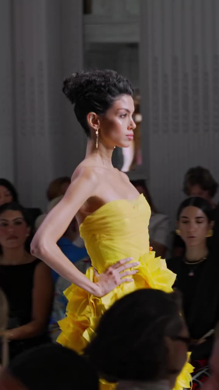 Look 22 — @bridgetals 💛 A burst of sunshine in motion. A sculpted strapless…