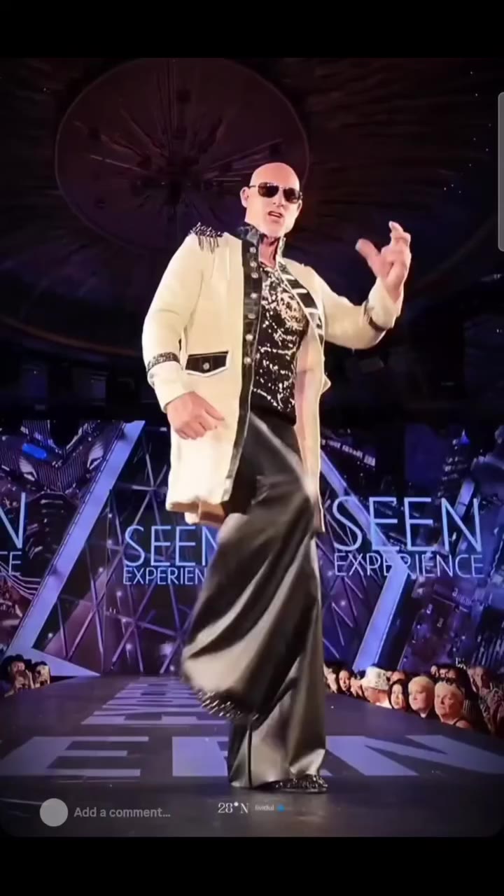 Look by @cltfashionweek