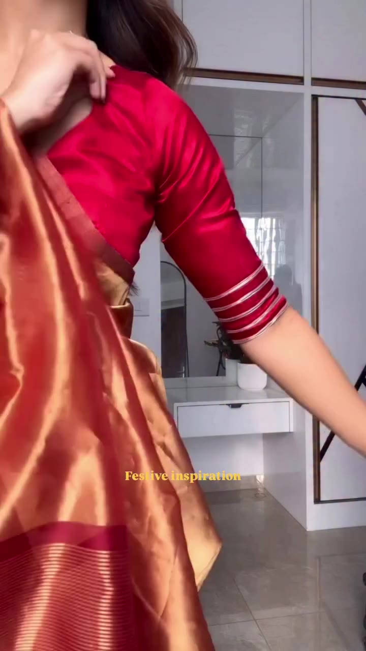 Red is such a magnificent colour. And a red in handloom even more magnificent…