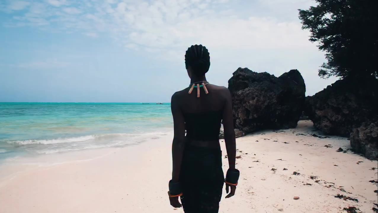 Just me and the echoes of where I’ve been 🐚 #zanzibar #charoruizibiza