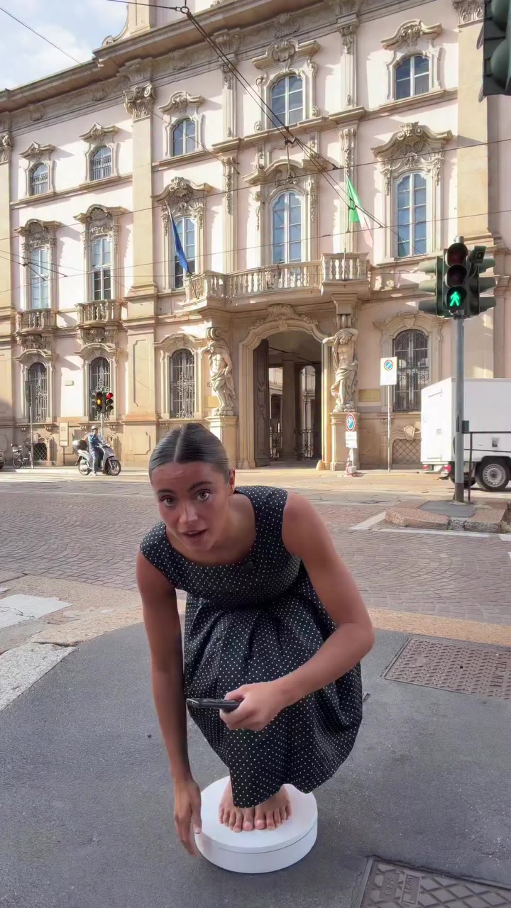 Ma-ma-mari’Carmen spinning 360º in Milan Fashion Week 🇮🇹🍝 #milanfashionweek…