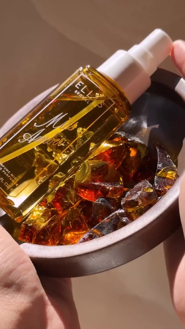 Meet MISS AMBER — the gourmand perfume mist that turns heads before you even…