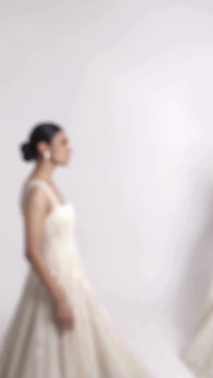 The modern South Asian bride is rewriting tradition. Starting with a white…