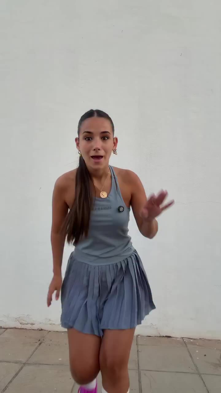 Hay días en los que elegir el outfit también forma parte del partido. 🎾✨ Me…