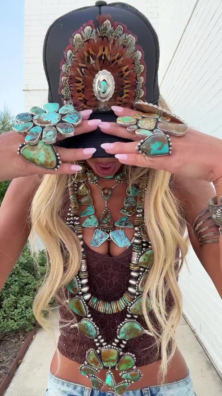 Turquoise turned all the way up!!💎🎀🛍️ Don’t be boring, shop with us now at…