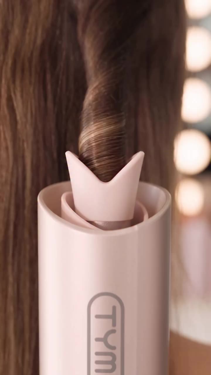 A little Wonderland hair magic ✨ Get the perfect ALICE + OLIVIA Spring 2027…