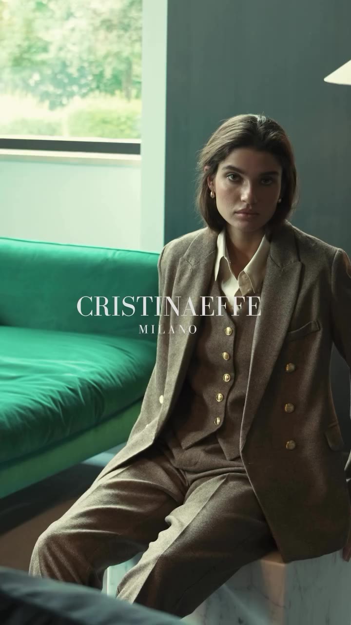 Tailoring that feels entirely her own. @cristinaeffeofficial FW26…