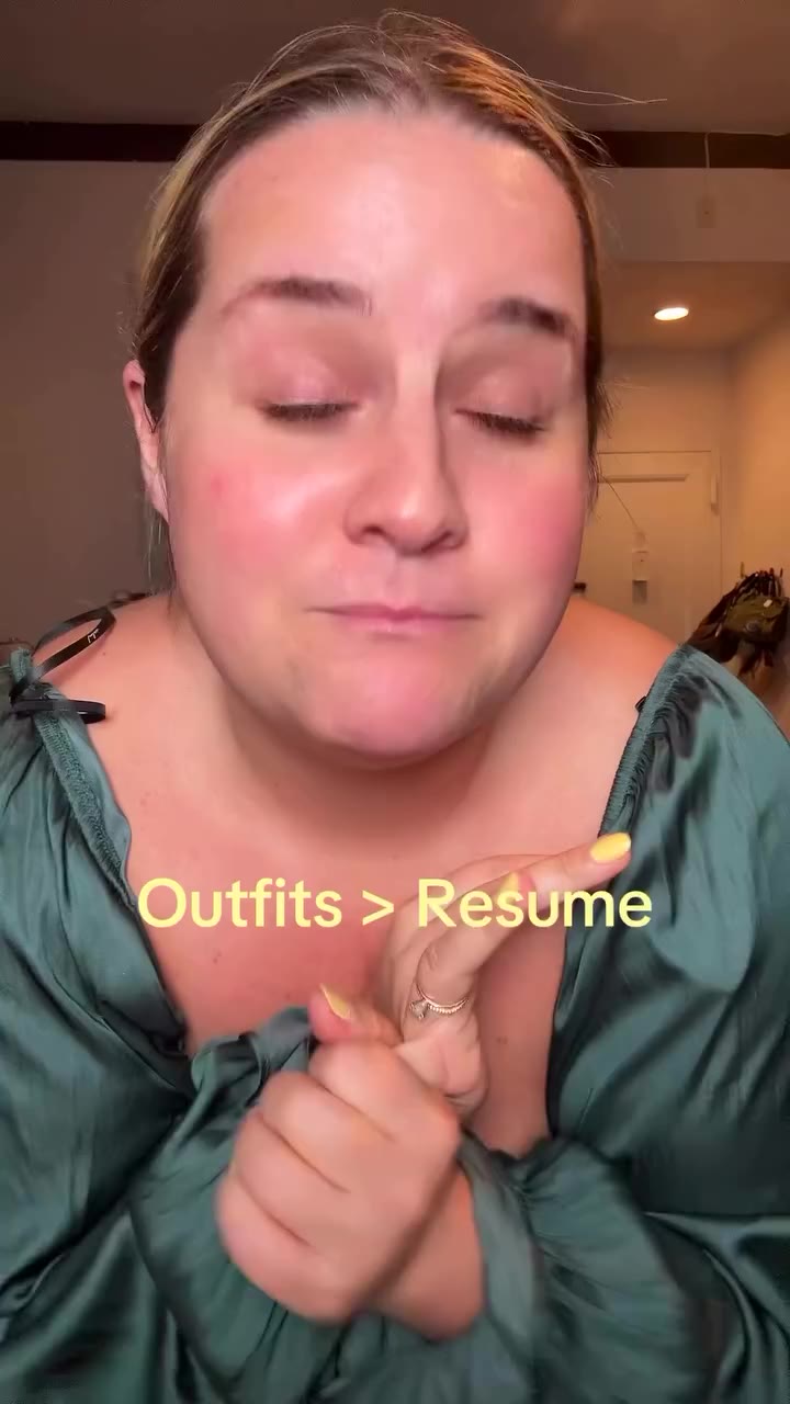 Don’t underestimate what a good outfit can do!! I lovvve putting outfits…