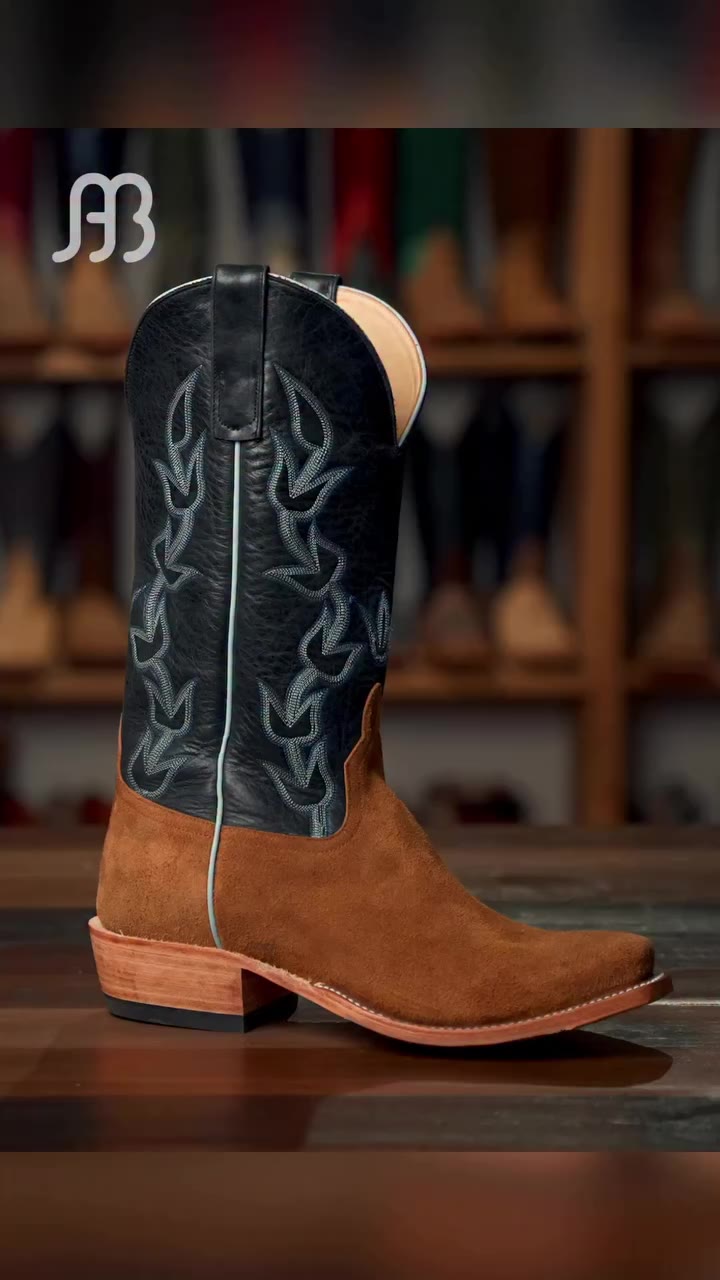 This boots got a lot going on, and that’s how we like it. 🇺🇸 Find this style…