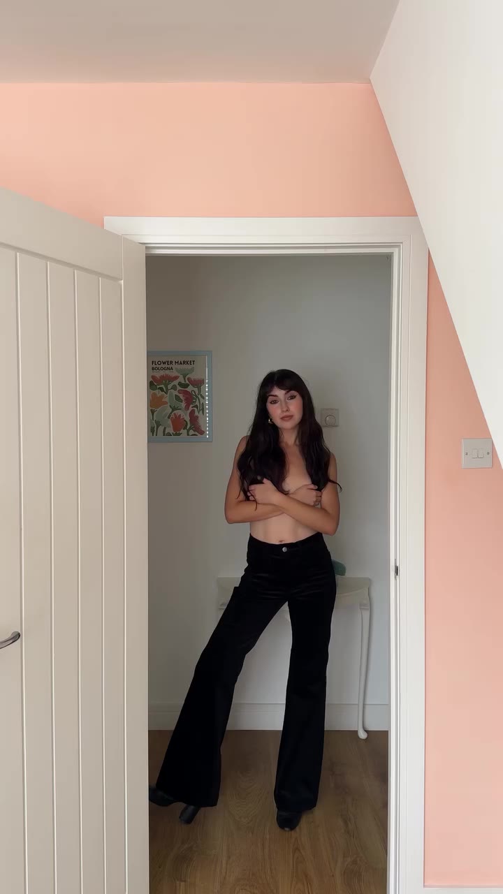 Styling corduroy trousers 🖤 Look 1 Full outfit @sezane *gifted Belt vintage…