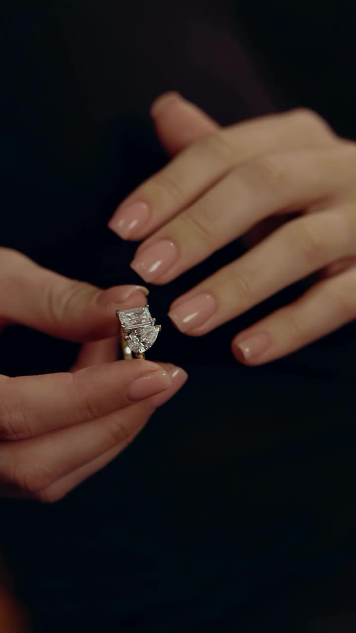 From timeless solitaires to elegant halos and distinctive diamond designs…