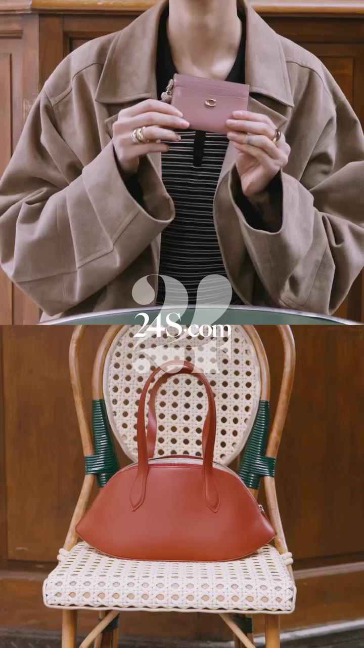 What’s in a Parisienne bag - Le Café des Philosophes Curated for mornings that…
