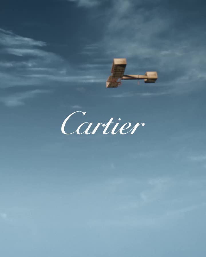 CARTIER SANTOS DE CARTIER SMALL MODEL // Santos de Cartier in yellow gold…