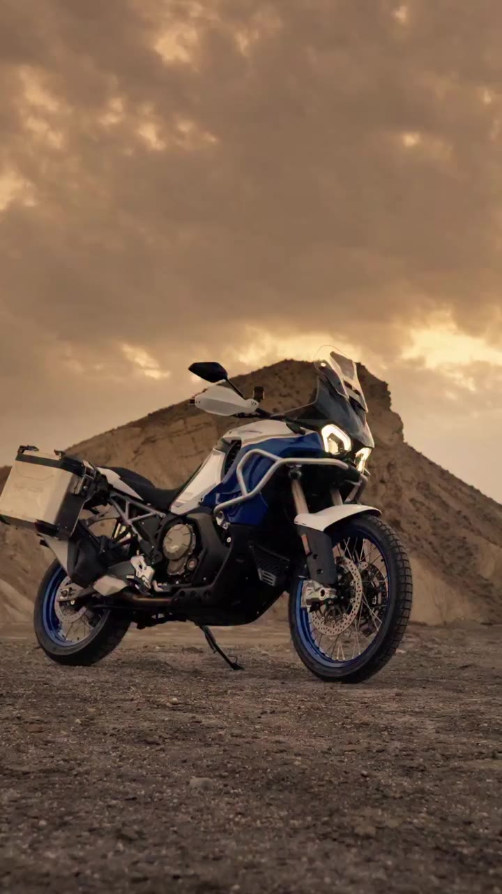 Adventure, desert, fun. Three words. One bike built to hold them all. Enduro…
