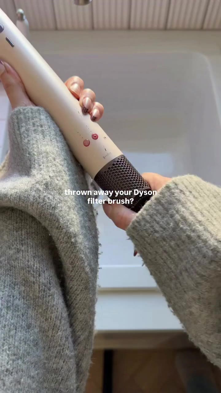 Just maybe use a spare 😛 #dyson #dysonairwrap #dysonairsmooth