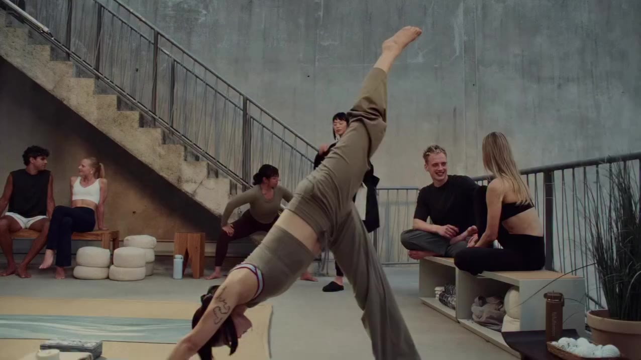 [Zalando x Lululemon] Get into it⁠ ⁠ run⁠ lift⁠ stretch⁠ ⁠ Director_…