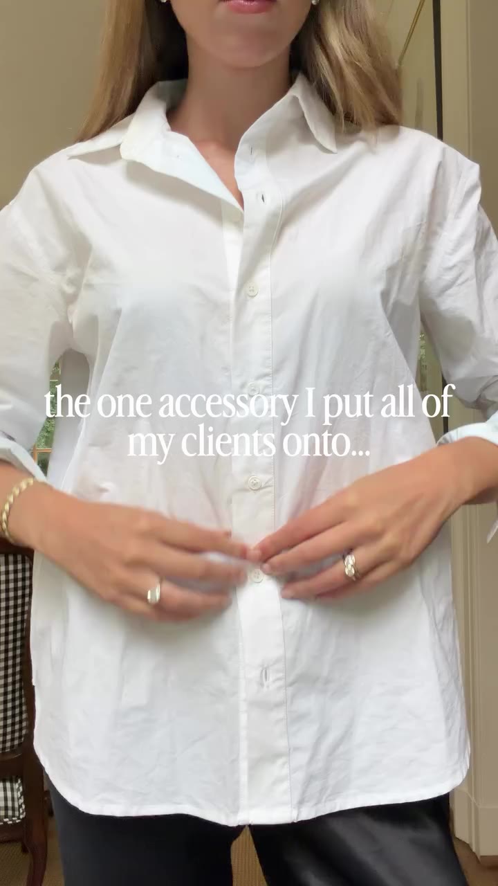 5 things a silk scarf does for an outfit in 5 seconds: • adds color • adds…