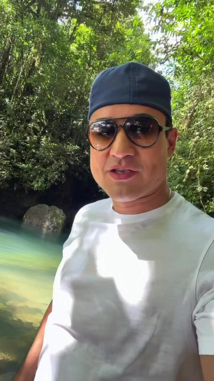We are someplace between the jungle and good times! Costa Rica is beautiful……