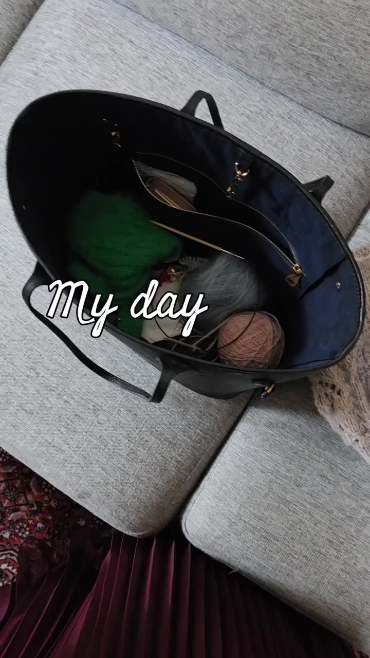 A little vlog of a very normal day at the knitwear design studio. Let me know…