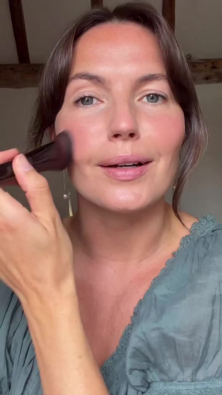 Shop 25% off your favorites at LauraMercier.com. Elisa uses: Tinted Blur Balm…