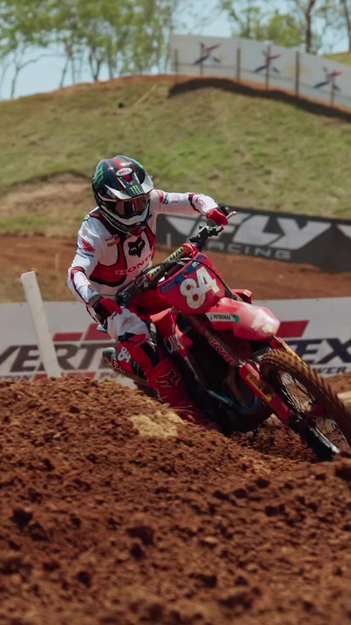 Clean. @jeffrey_herlings84 🇦🇺 👉 Shop MX27