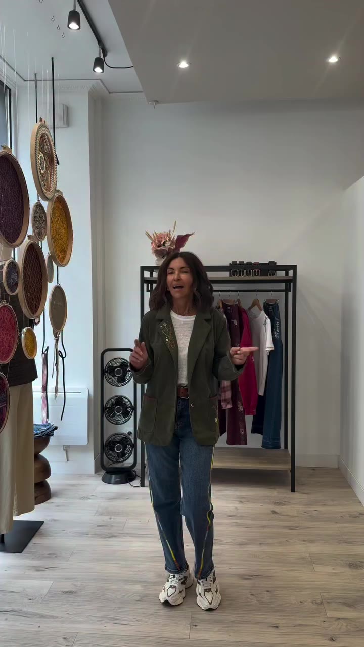 Le blazer qui change tout dans une tenue ! Avec son velours côtelé kaki et ses…