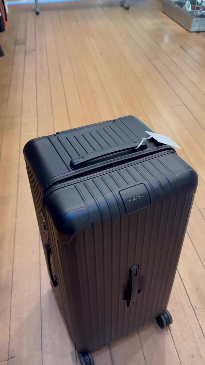 LA- newer one 😀 plastic one 😕