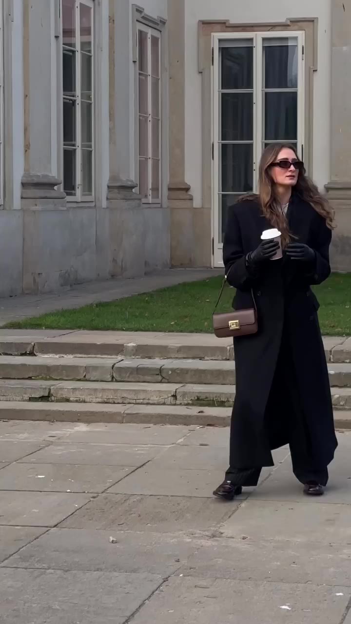 Two different lifestyles #fashioninspo #outfitsideas #spain #styleinspo