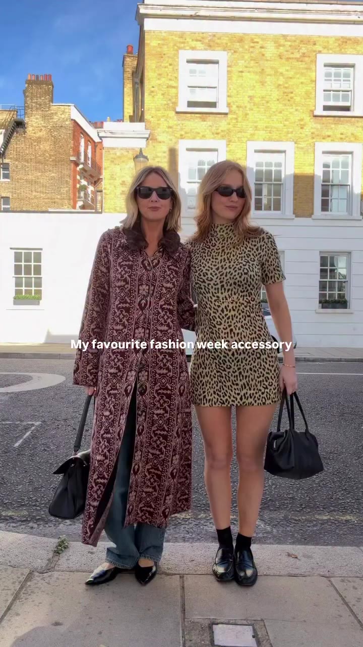 My emotional support daughter ❤️ outfits @rixo (links on stories / bio)
