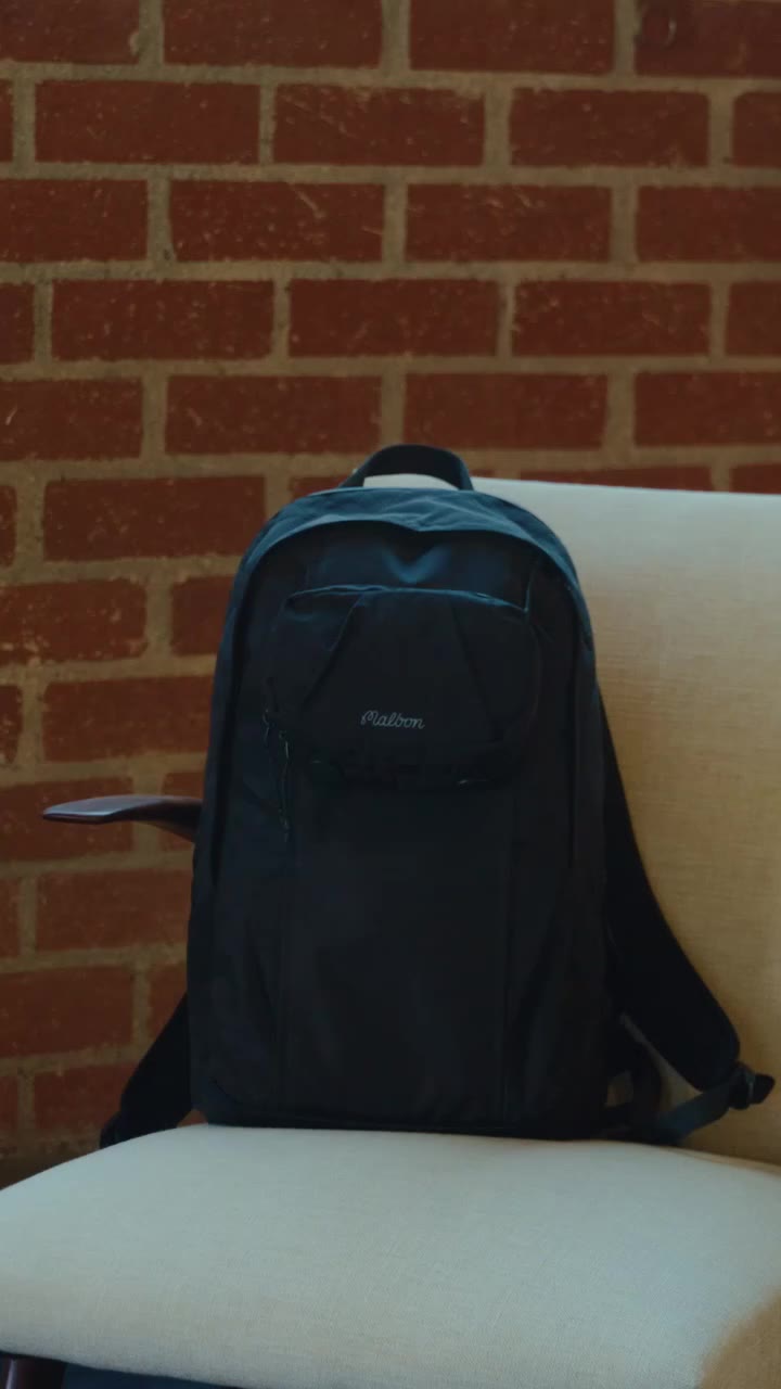 Nothing here is random. Expandable side pockets, magnetic modular storage…