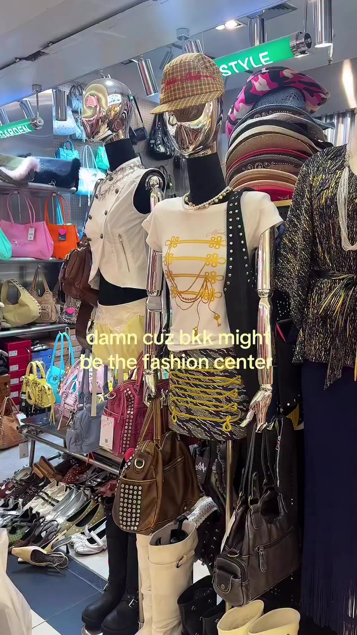 I wasn’t aware of ur game Bangkok😭🙏🏻 #clothes #y2kfashion #thriftstorefind…
