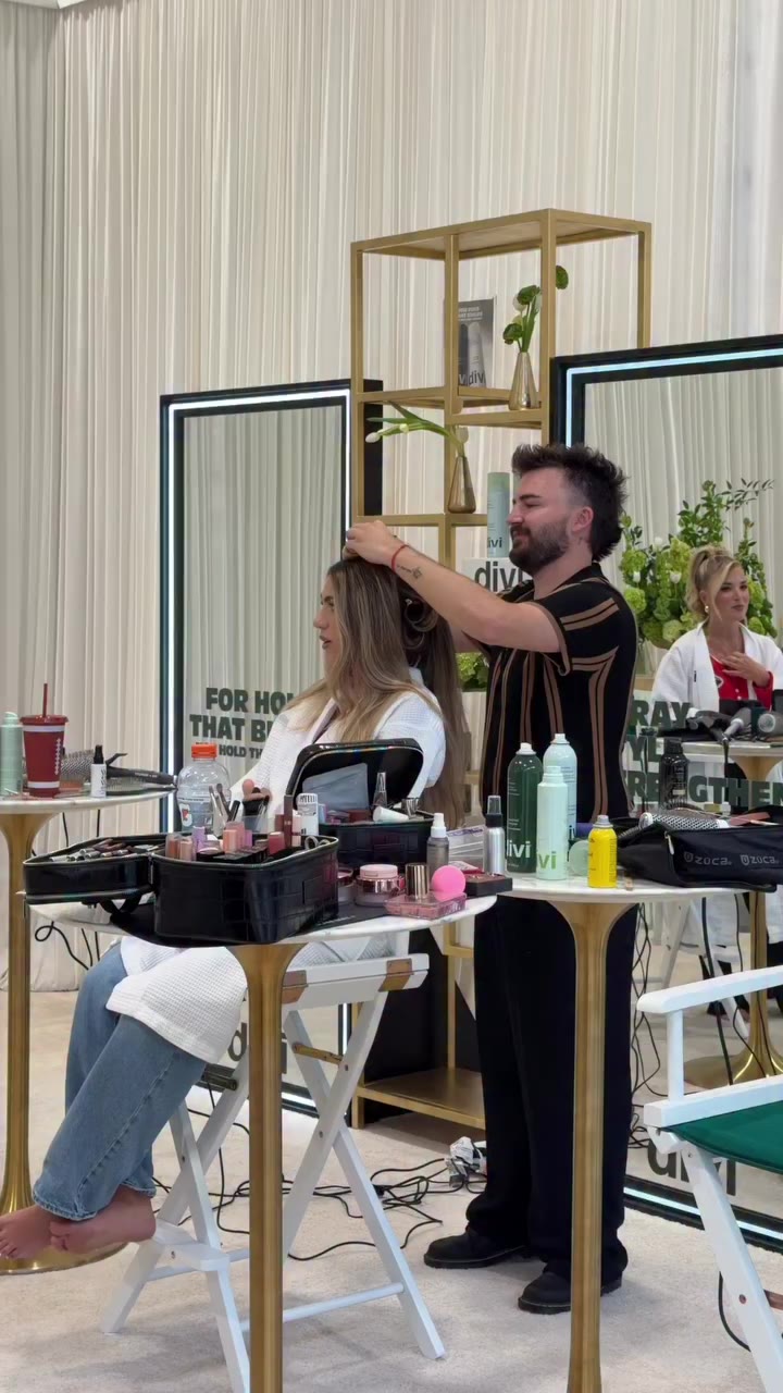 We loved seeing our NEW Hairsprays in action this past weekend😍 So, which one…