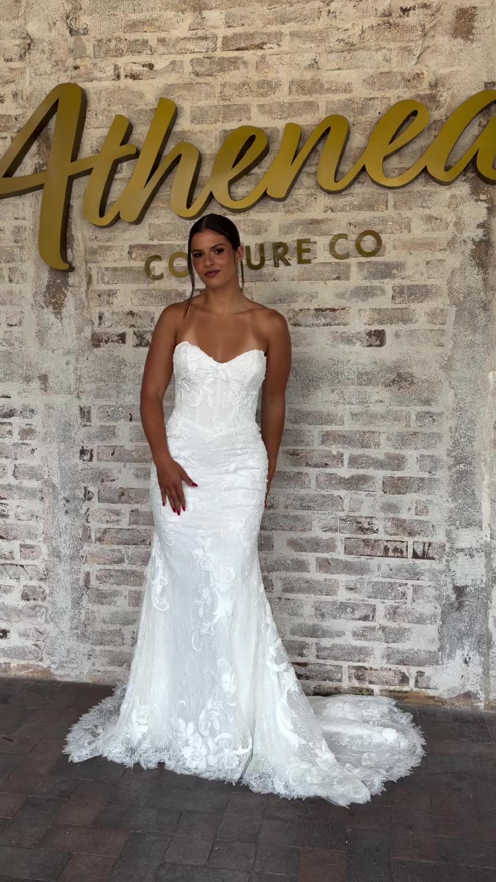 Vestidos exclusivos de @pronovias disponibles en Athenea Vista Muxbal 💍 Este…