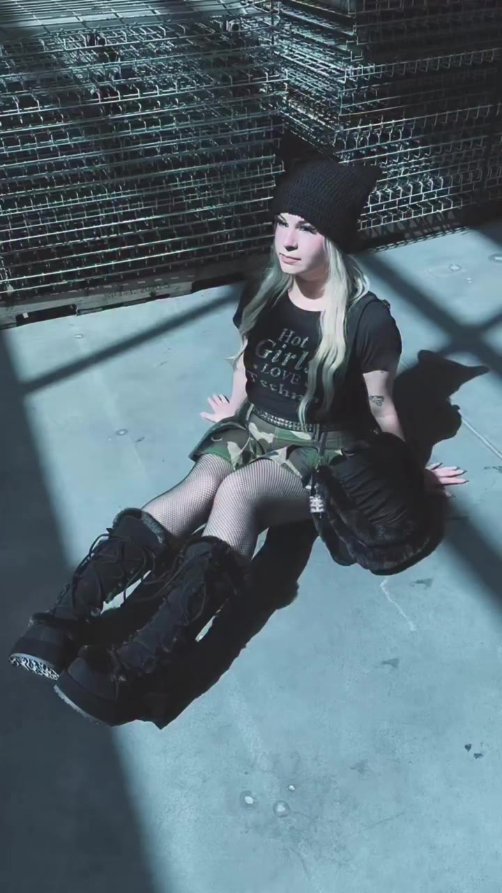 When everything coordinates >>> ⚔️Time for my close-up 🖤Customize your avatar…
