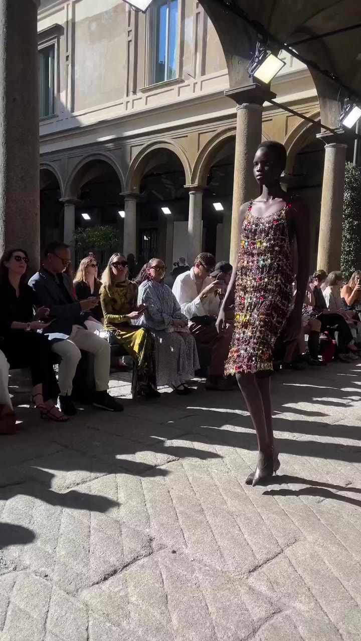 Vivetta @vivetta presented its SS27 collection, reinterpreting the house’s…