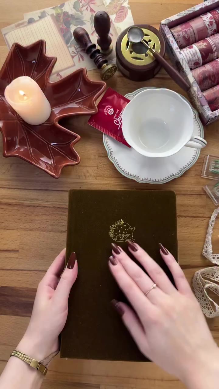 Yağmurlu havada kırmızı geldi içimden ♥️ Bir sonraki renk ne olsunnn? ✨ …