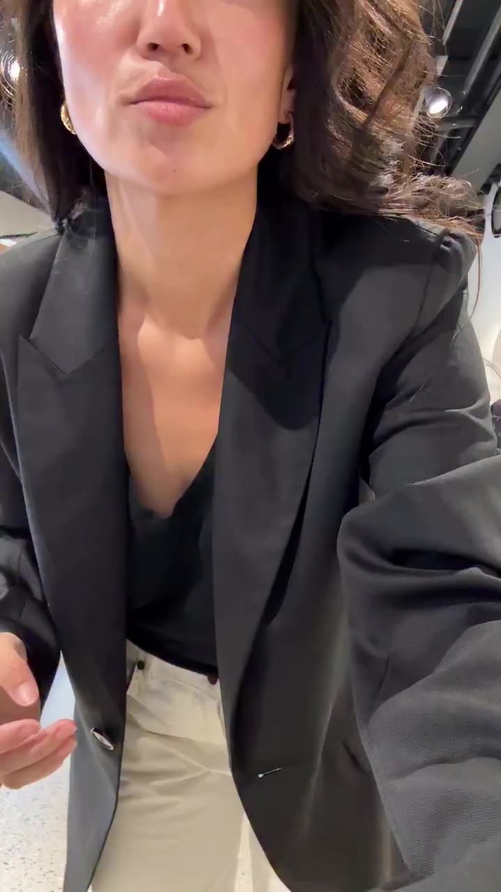 It’s blazer season finally. Discover our beautiful selection of 110s merino…