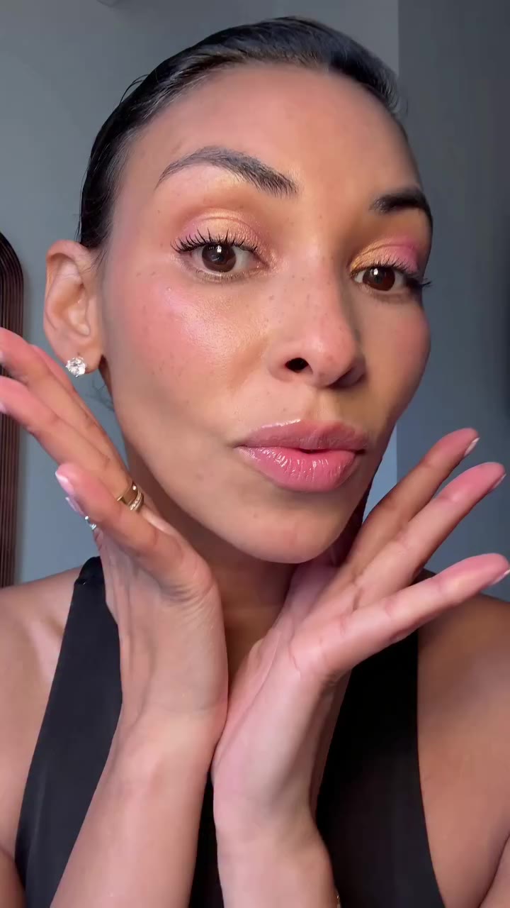 The kind of makeup routine that feels like you. Dileiny keeps it simple…