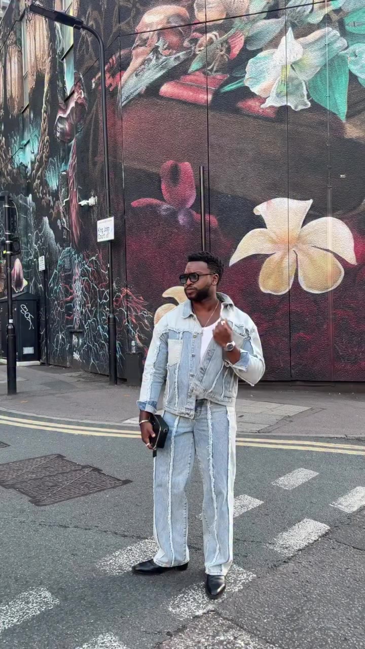 Fashion Weak through the camera roll @londonfashionweek #thestylelawyer…
