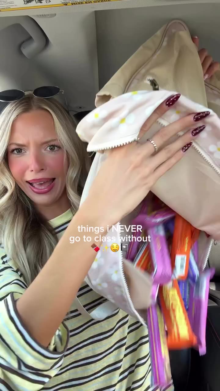 class essentials 💅🍫🎒 #backtoschoolsnacks #proteinbars #whatsinmybackpack…