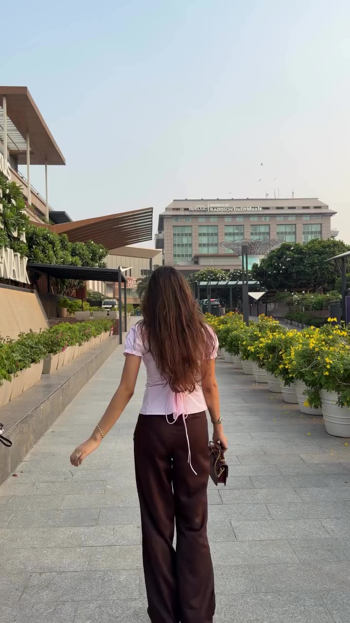 i would’ve stopped me too ngl 🤭 . . . . . . . . #outfitcheck #explore…